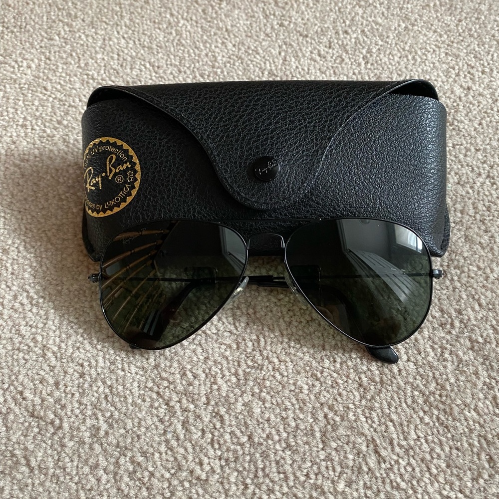 RAY BAN Black and Green Polarized Aviator Sunglasses. Size Medium